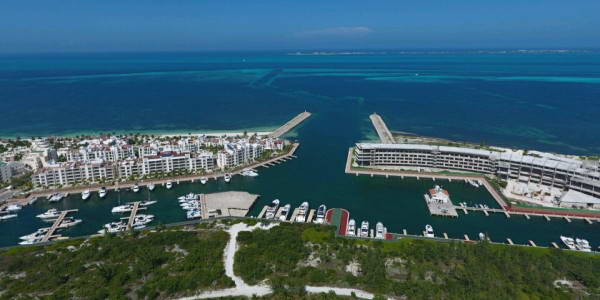 Costa Mujeres yachts Marina Playa Mujeres